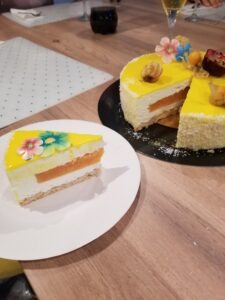 Entremets mousse noix de coco et inserts fruits exotique