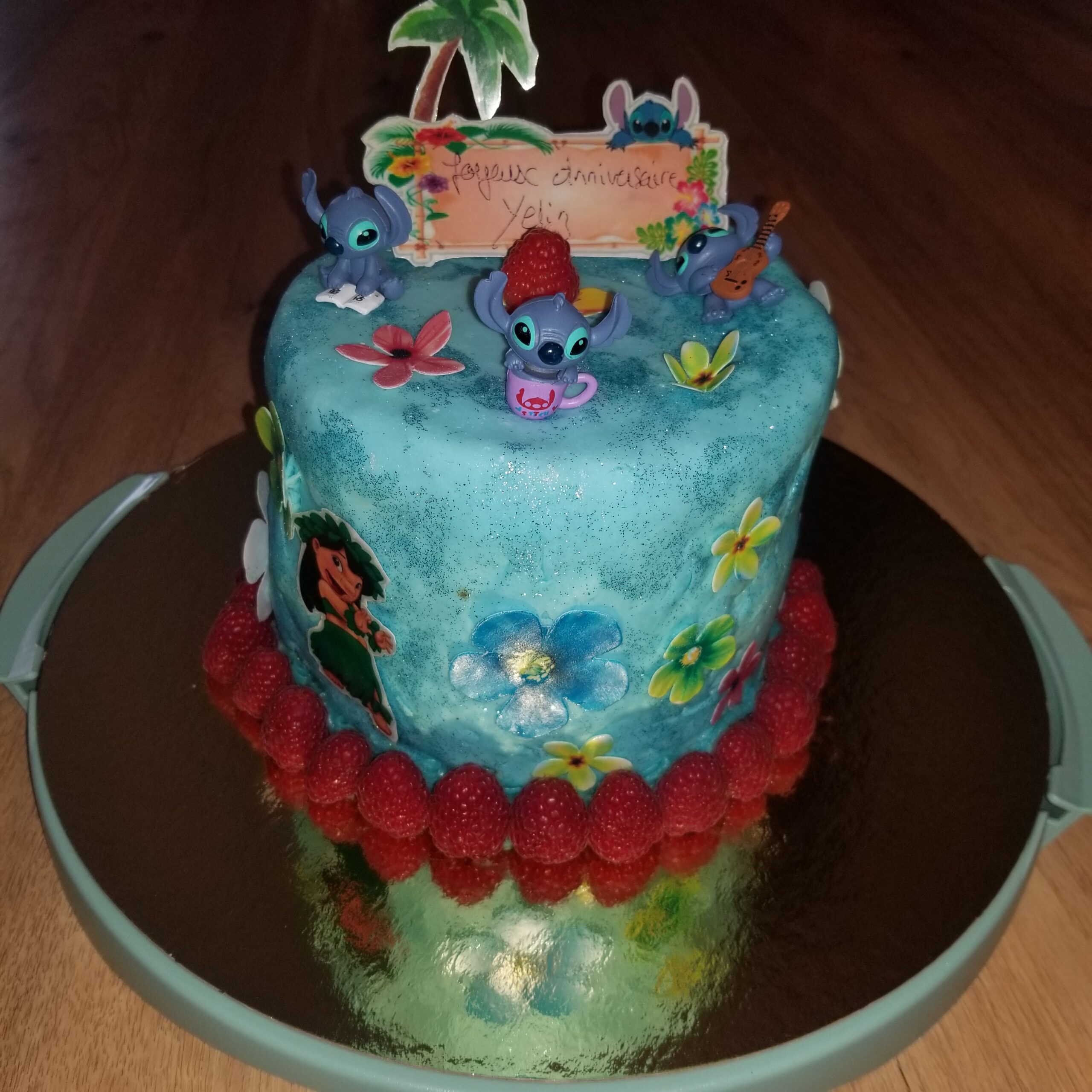 Gâteau d'anniversaire sur le thème de stitch,